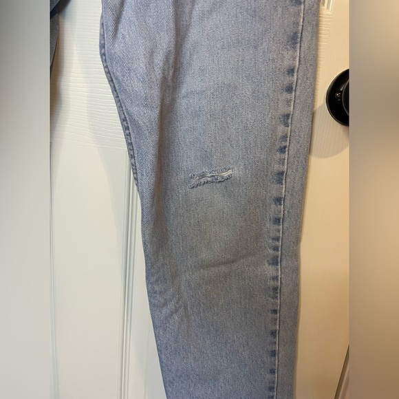 Levi’s Relaxed Fit Tapered Leg Jeans - Picture 3 of 9